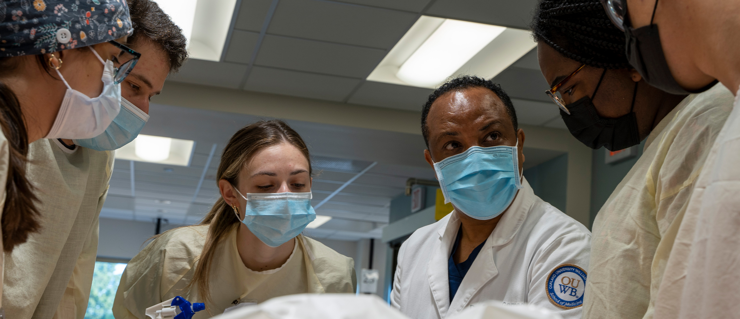 SmartPath Banner An image of a faculty member and students in the anatomy lab