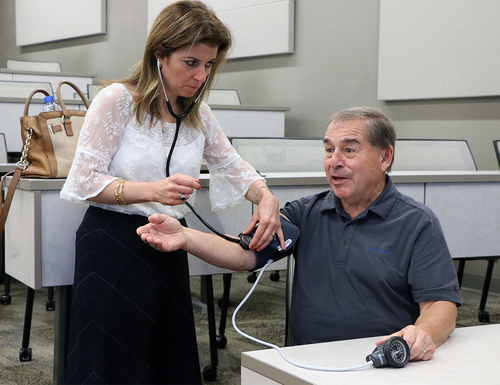 An image of an OUWB parent and a standardized patient