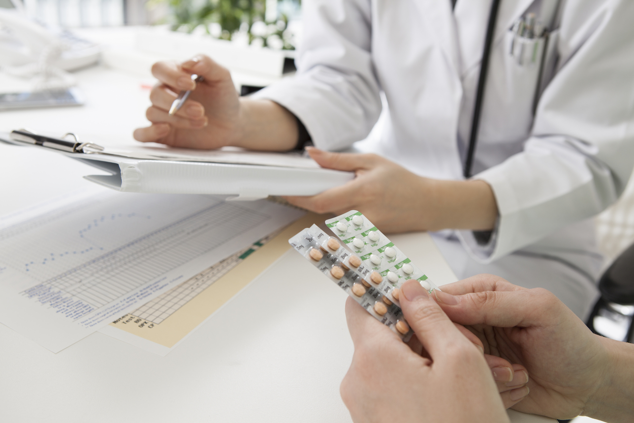 An image of a doctor prescribing a medicine