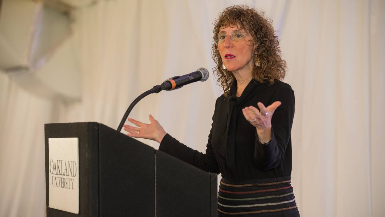 Ora Pescovitz at podium
